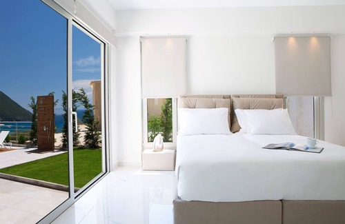 Pondi Villa | Off White Luxury Villas