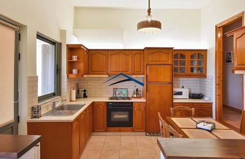 Kea House | Otzia Bay House with a sea view, only 10 minutes by foot to the beach of Otzia.