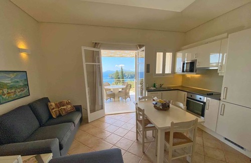 Petaleia House | Paleopetres K-Four - Double Suite - sea views - pool - Kalami -