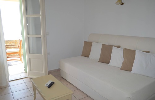 Agios Ioannis House | Panthea Residence
