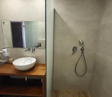 Tsilivi Apartment | Paradise Hotel & Bar