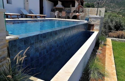 Makhairoi Villa | Peaceful and Quiet Luxury VillanLocated in a wonderful village