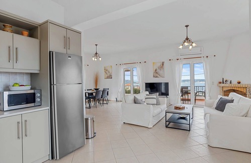 Plaka Villa | Perfect Holiday Getaway