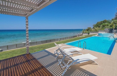 Neromilos Villa | Perla Seafront Villa with Pool, Jacuzzi & BBQ