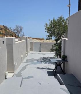 Vourvoulos Apartment | Petroma Cave Suites