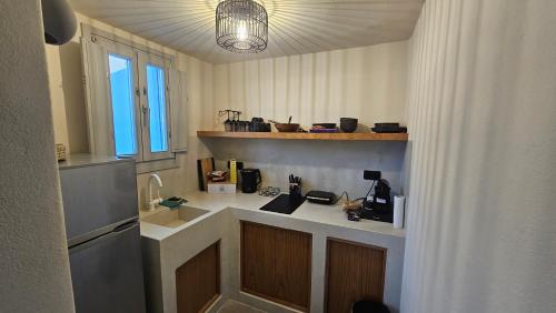 Vourvoulos Apartment | Petroma Cave Suites