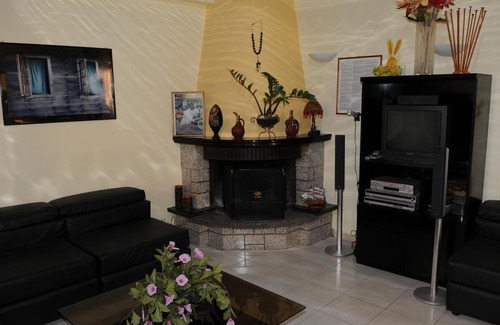 Neos Marmaras House | Petunia Hotel