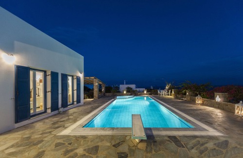 Paros Villa | Pure White Villa: 7 Bedrooms, 16 Guests, Sea View, Aspro Chorio Villagennn