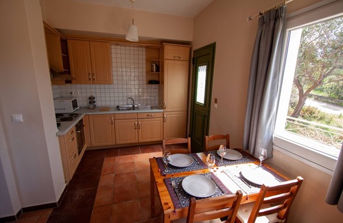 Gouvia Apartment | Quiet apartment with outdoor pool - 10 minuites from Marina Gouvia