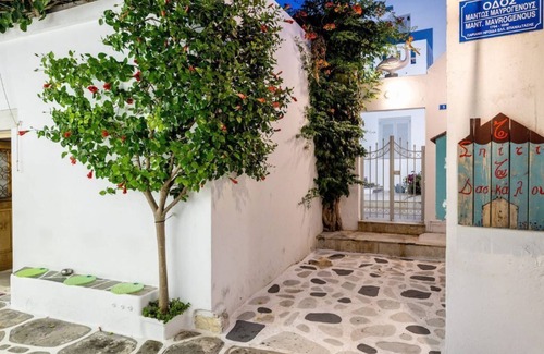 Paros House | Room 3 @ Pelican Paros in the Old Town!