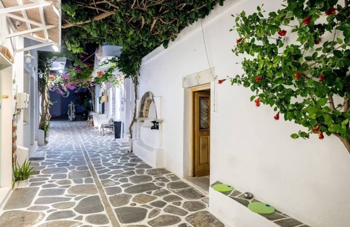 Paros House | Room 3 @ Pelican Paros in the Old Town!