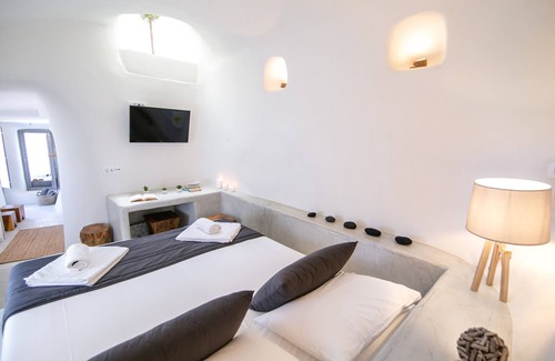 Vourvoulos House | Santorini Villas