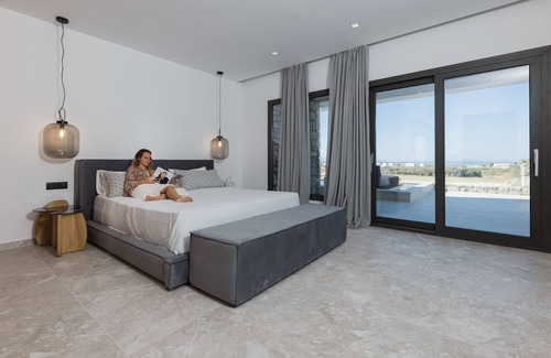 Plaka House | Sea View Estate with 6 Bedrooms & 2 Private Pools - Milestones Naxos