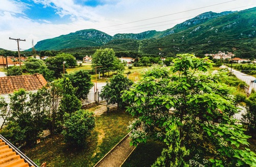Diava Apartment | Secluded Villa With Fireplace Minutes To Meteora