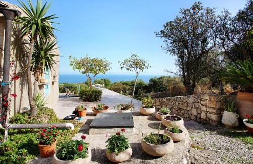Korithi House | Sira Stonehouse lll