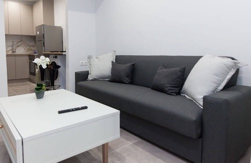 Ilisia Apartment | Sleek & Stylish Brand-New Apartment Near Megaro Mousikis
