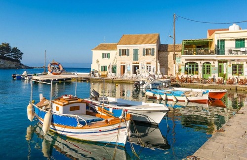 Longos Apartment | Spiros Jetty House: Walk to Beach, Sea Views, A/C, Car Not Required