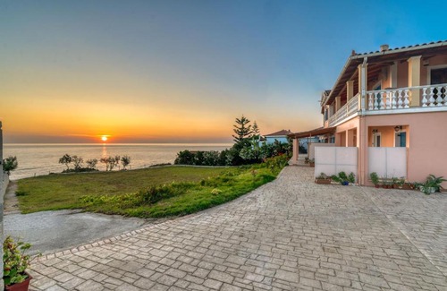 Neromilos Apartment | St. Harry's Windmill