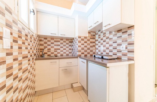 Lakones Apartment | Studio apartment "Arianna Studio 9" with sea view, communal pool & WLAN