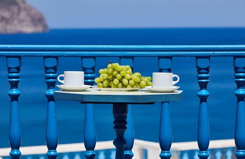 Diafani Apartment | Studio Apartment 'Double No 2' with Sea View, Wi-Fi and Air Conditioning