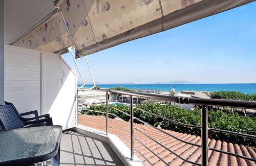 Pidima Kyras Apartment | Studio Apartment 'Iguana 13' with Sea View, Wi-Fi, and Air Conditioning