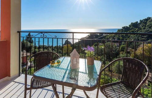 Parelia Apartment | Studio Apartments on Pelekas Beach with swimming pool
