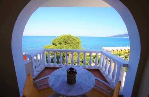 Zakynthos Town Apartment | studio facing the sea