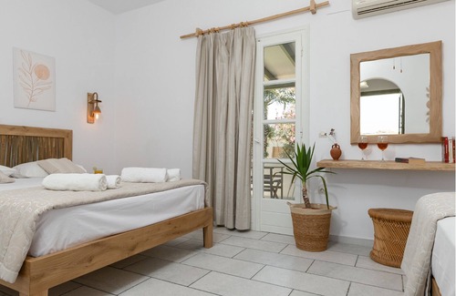 Maragas House | Studios Vrettos Beachfront Hotel