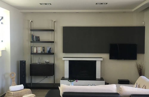 Ixia Villa | Sunny, comfortable, cosy, stylish, quiet.
