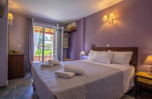 Messonghi Bed & Breakfast | Tellis Holiday Rooms
