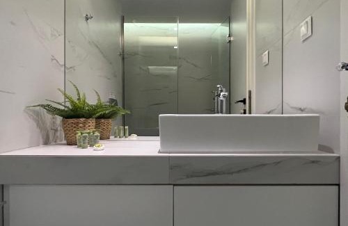 Psirri Apartment | The Dazzling Glimpse Acropolis Suites