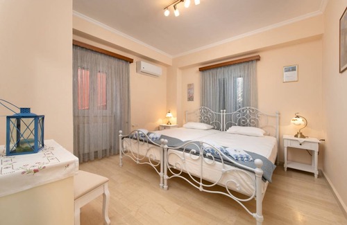 Sinarades Apartment | The Old Mansion One Bedroom Apartment