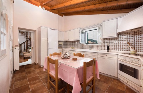Sinarades Apartment | The Old Mansion | Six People Apartment