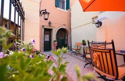 Sinarades Apartment | The Old Mansion | Three People Apartment