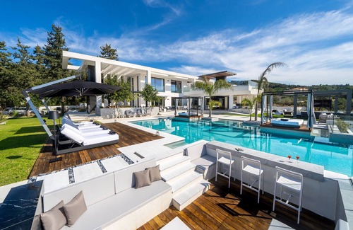 Almyrida Villa | The One Villa: 3’ to Beach/3 Pools/Jacuzzi/Outdoor Cinema/Tennis Court