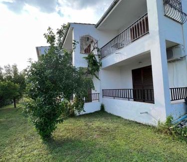 Kalyves Polygyrou Apartment | Traditional Bungalows