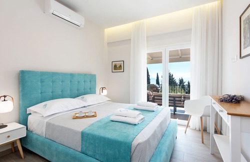 Benitses Villa | Traditional details while in harmony with modern and minimal decoration