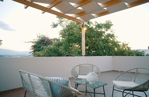 Plaka House | TRADITIONAL HOUSE