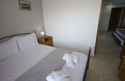 Korfalonas Apartment | Traditional Villa with Apartements in Olive Grove