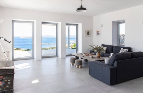 Paros Villa | Villa ∙ 11 bedrooms ∙ 22 guests