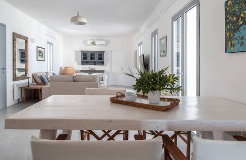 Paros Villa | Villa ∙ 11 bedrooms ∙ 22 guests