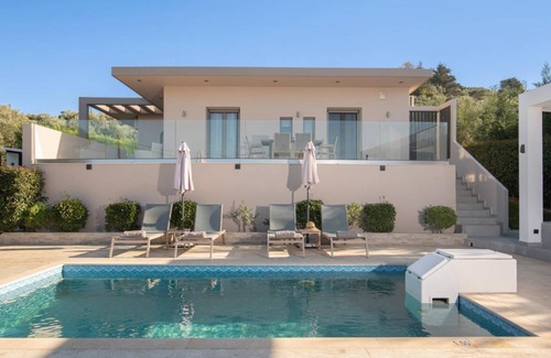 Planos Villa | Villa ∙ 2 bedrooms ∙ 6 guests
