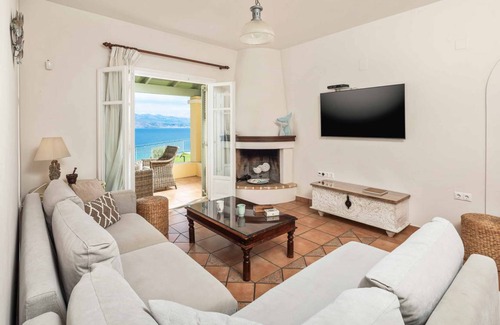 Apraos Villa | Villa ∙ 6 bedrooms ∙ 14 guests