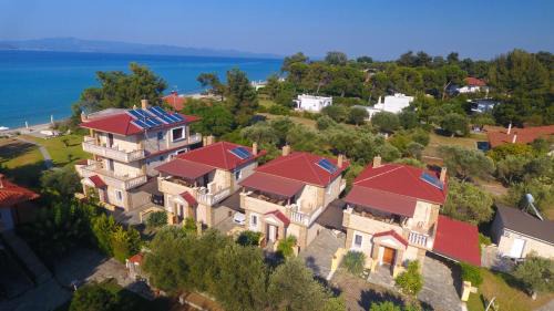 Pefkochori Villa | Villa Argo 2 - Beachfront, Big gardens, Location!
