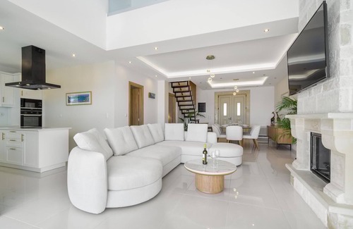 Apokoronas House | Villa Athena - Heated Pool & Pickleball Court
