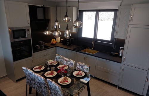 Sami Villa | Villa AvertonFamily sized villa with style, elegance and stunning seaviews!