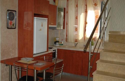 Kymi-Aliveri Apartment | Villa Christine - Maisonettes with fireplace