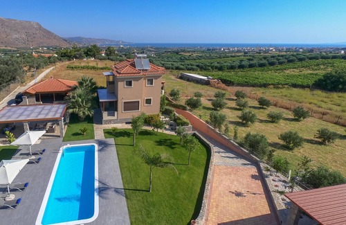 Malevizi Villa | Villa David with private pool
