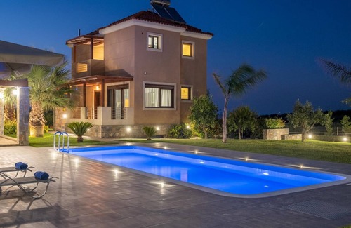 Malevizi Villa | Villa David with private pool