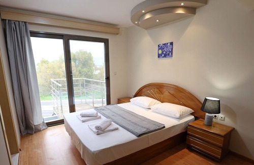 Lambi Villa | Villa Di Rena , Near The Sea